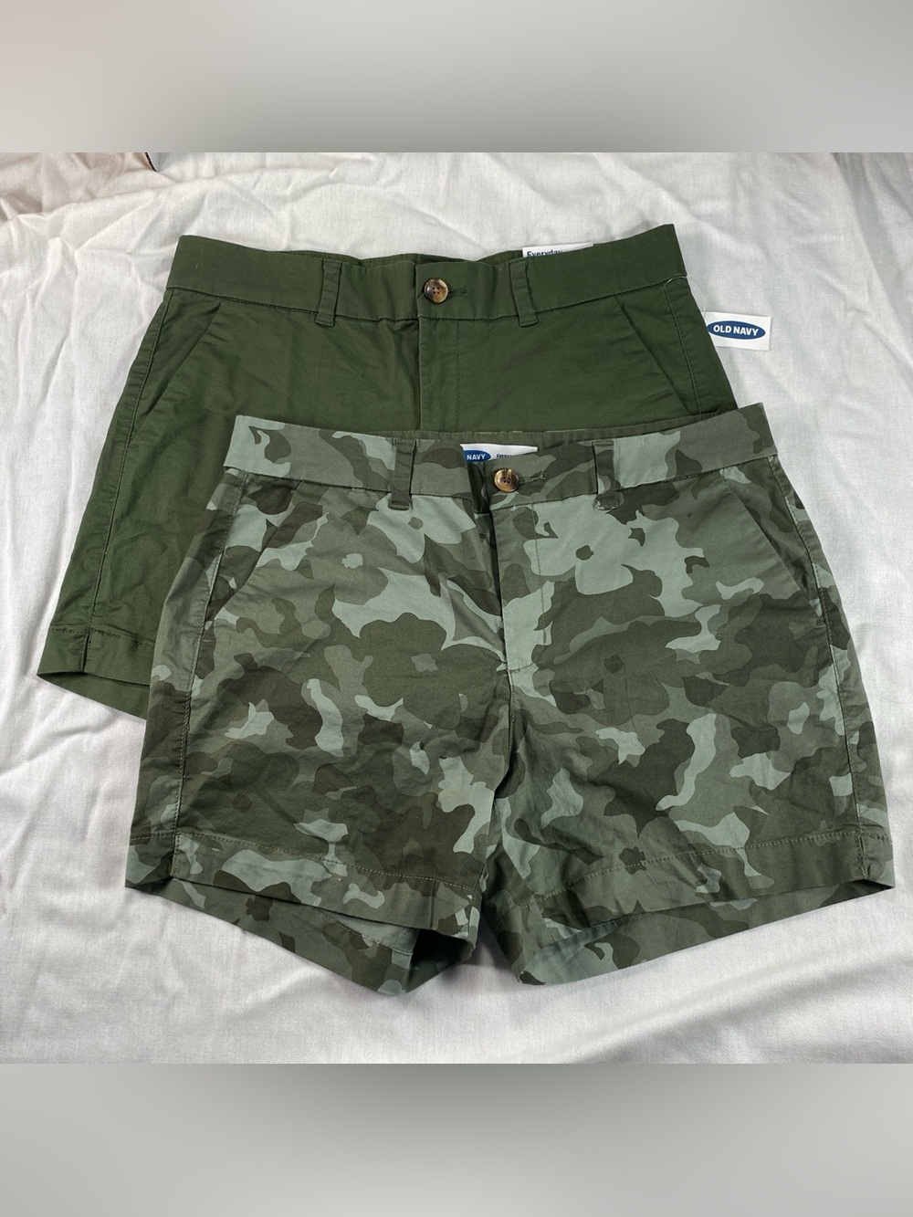 2pr Old Navy Shorts Women’s 8 Olive NEW & Camouflage Used Flat Front  Stretch